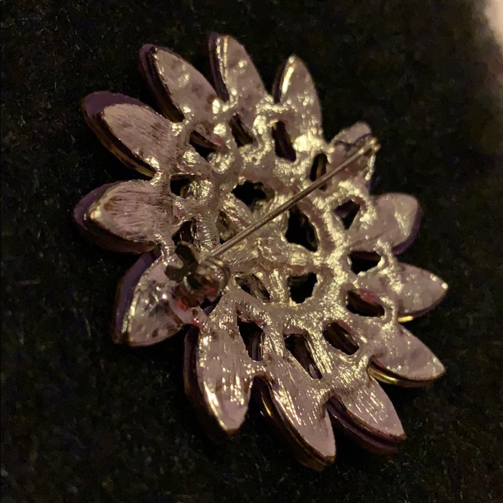 Flower Brooch - Picture 5 of 5